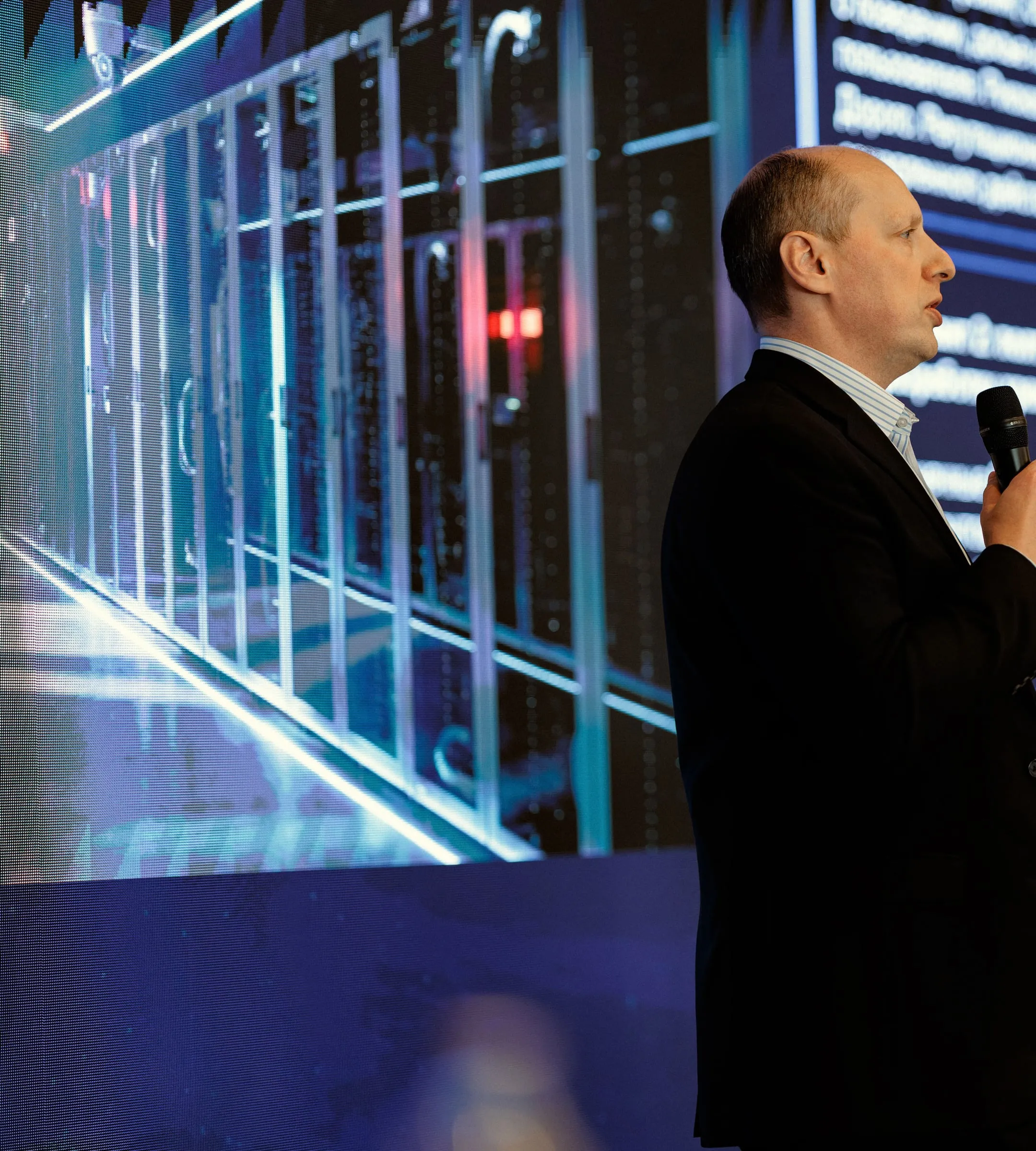 Yuriy Demidko on stage in Istanbul, holding a microphone