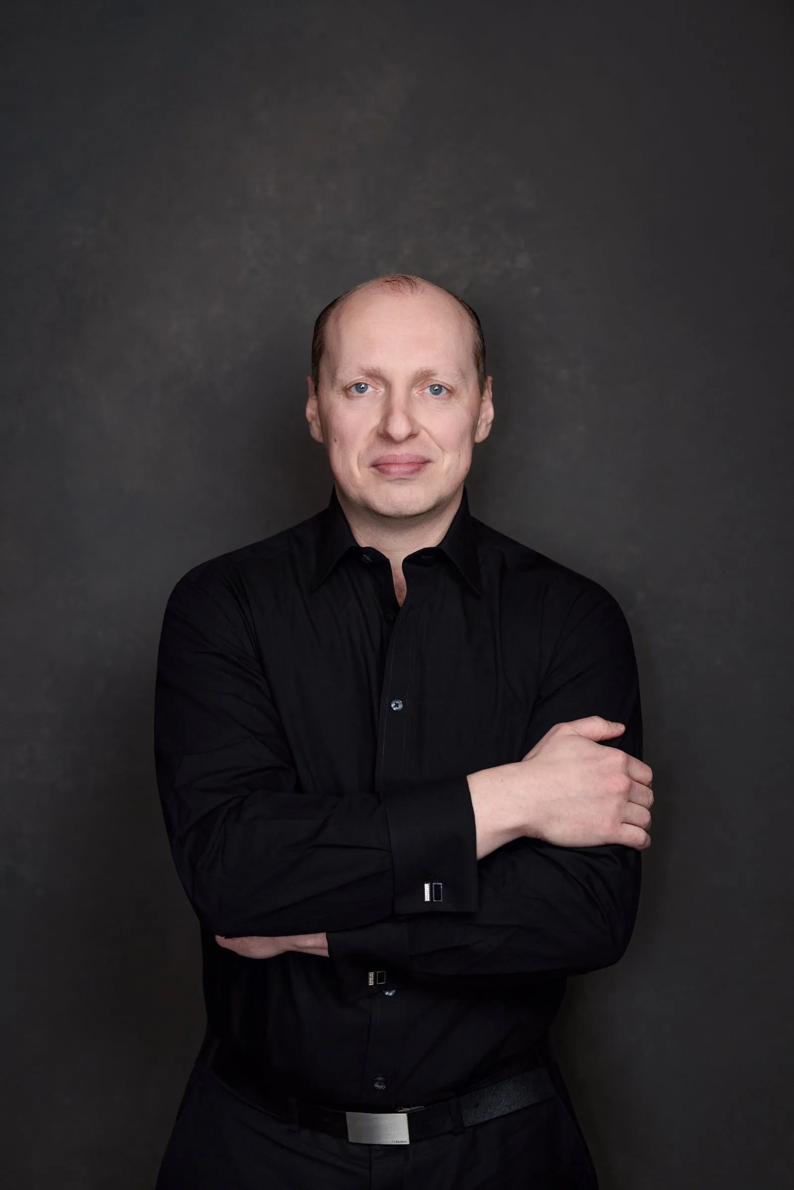 Yuriy Demidko: portrait, arms crossed